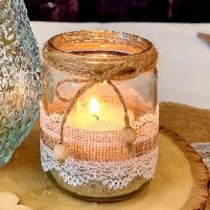 Windlicht, kleine Vase Vintage Band und Kordel mit Vase daneben