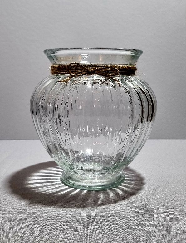 Vase groß geriffelt mit Juteband