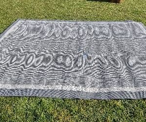 Teppich groß grau