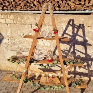 Bild Holzleiter mit Brettern als Candybar