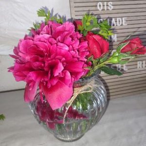 Vase geriffelt mit Pfingsblume