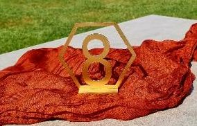 Tischnummer 8 mit dekotuch