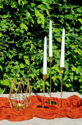 Kerzenständer gold mit hohen Kerzenständern