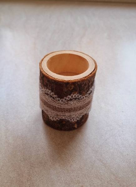 Seitenansicht des Teelichthalters Baumstamm ohne Teelicht