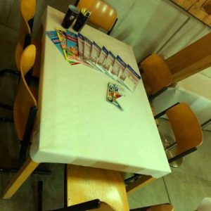 Tisch mit 6 Stühlen Kinder