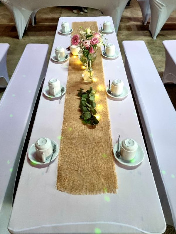 Bierbankhusse mit Tischdeko