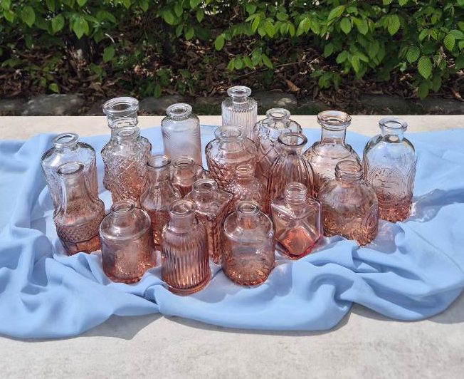 Glasvasen mit halb brauner Farbe, halb Klarglas