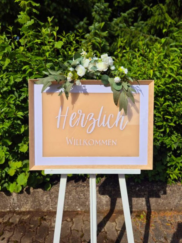 Schild Herzlich Willkommen mit Rahmen